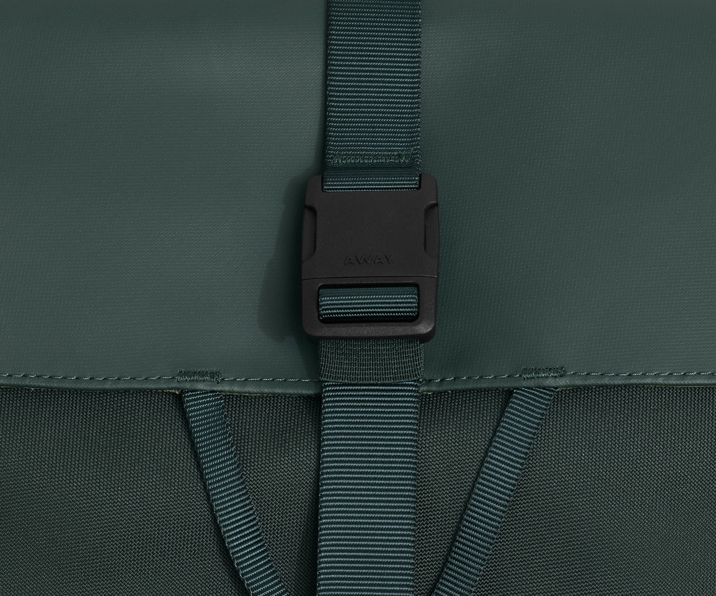 Active Hanging Toiletry Bag in Forest Green