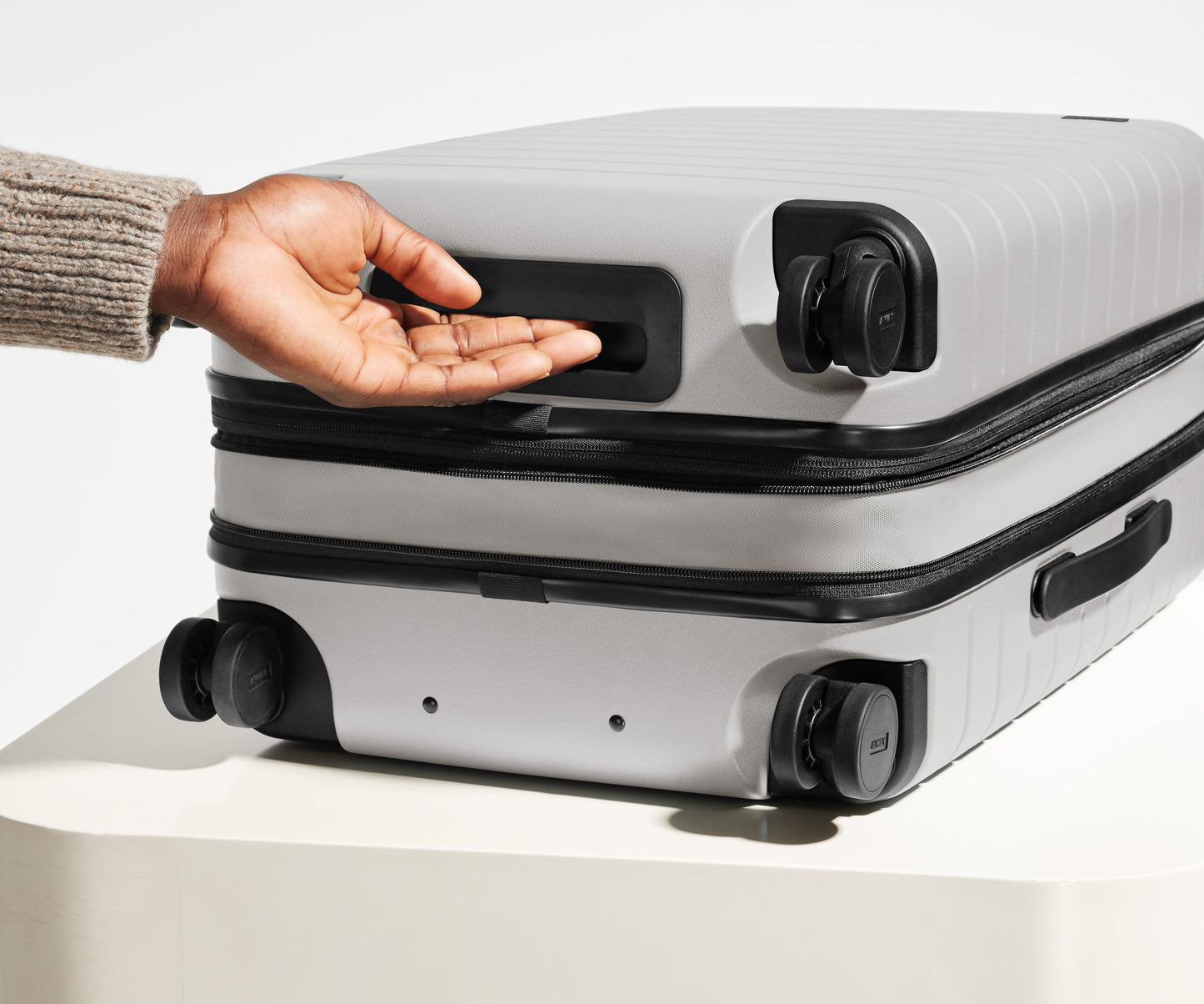 The Bigger Carry-On Flex in Cloud Gray
